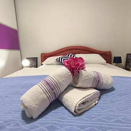 Апартаменты Chengic Comfort - Modern 2-bedroom Retreat *