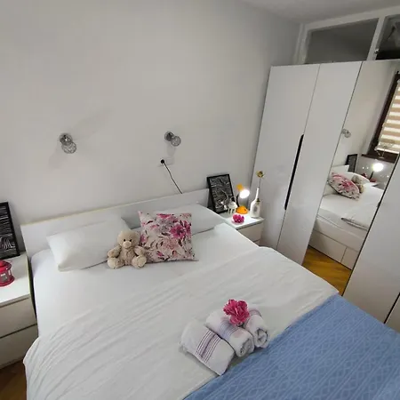 Chengic Comfort - Modern 2-bedroom Retreat * Сараево