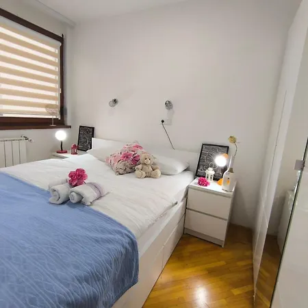 Chengic Comfort - Modern 2-bedroom Retreat Сараево