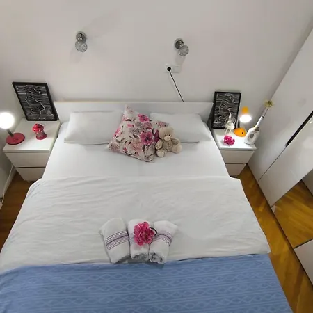 Chengic Comfort - Modern 2-bedroom Retreat Apartment Sarajevo
