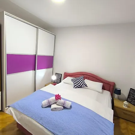 Chengic Comfort - Modern 2-bedroom Retreat Сараево