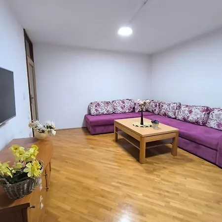 Апартаменты Chengic Comfort - Modern 2-bedroom Retreat *