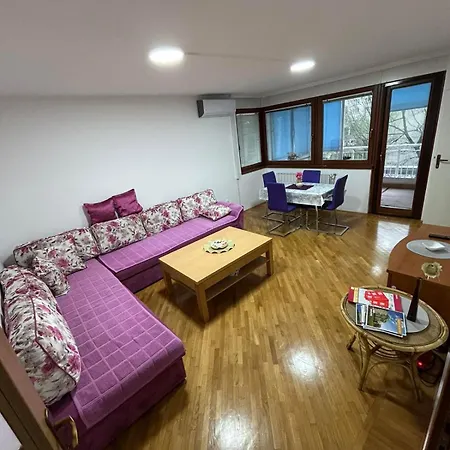 Chengic Comfort - Modern 2-bedroom Retreat * Sarajevo