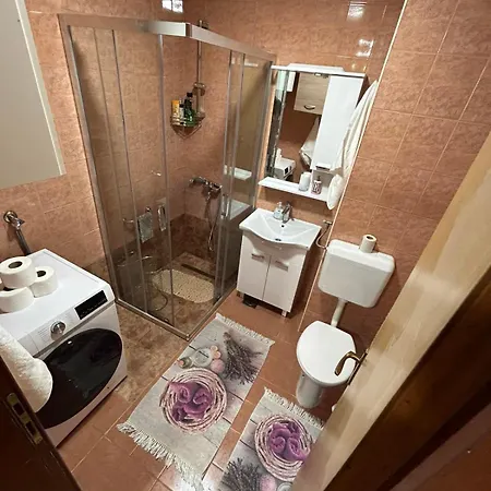 Апартаменты Chengic Comfort - Modern 2-bedroom Retreat